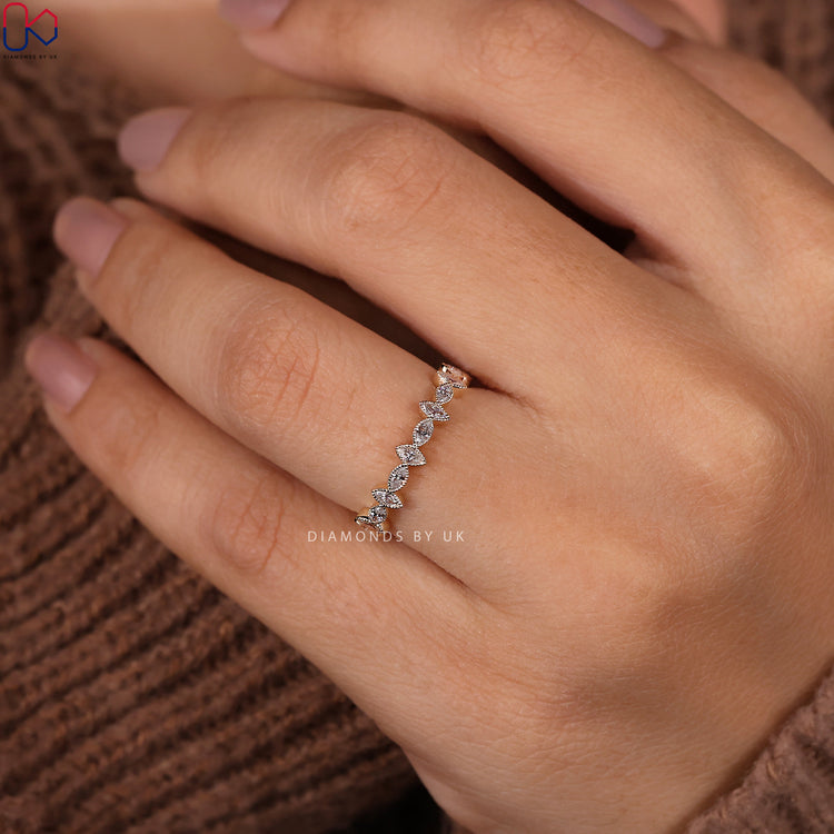 Yellow gold band featuring handmade jewellery craftsmanship
