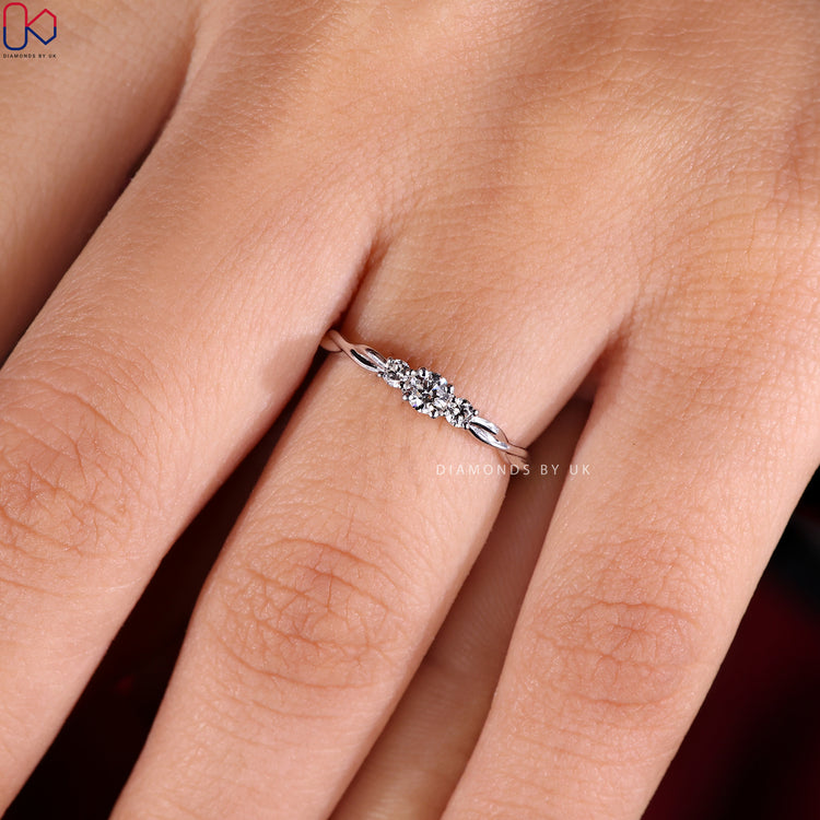 Twist shank ring with a stunning 3 stone round diamond.
