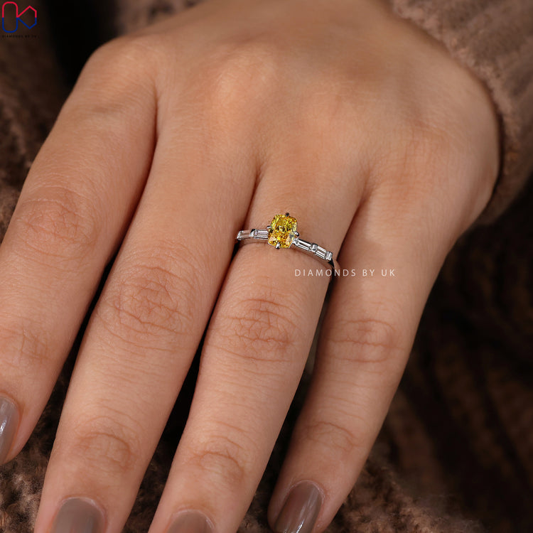 Elegant yellow diamond ring with unique design.
