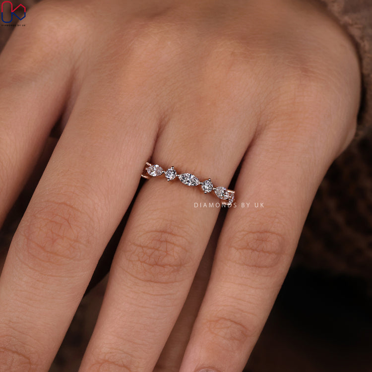 Rose gold wedding band for a warm and elegant look.
