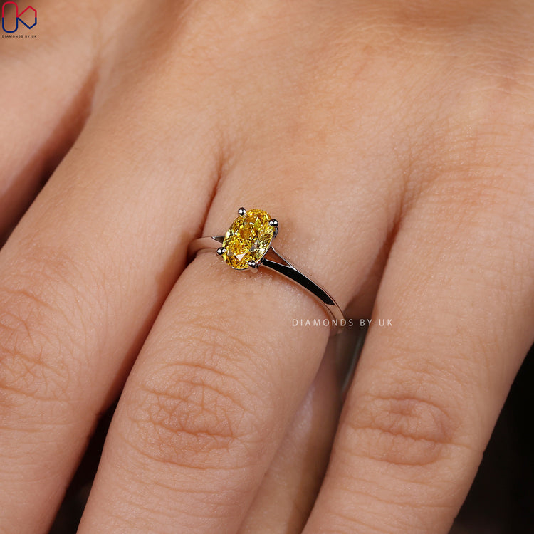 Engagement ring UK with a stunning yellow diamond.
