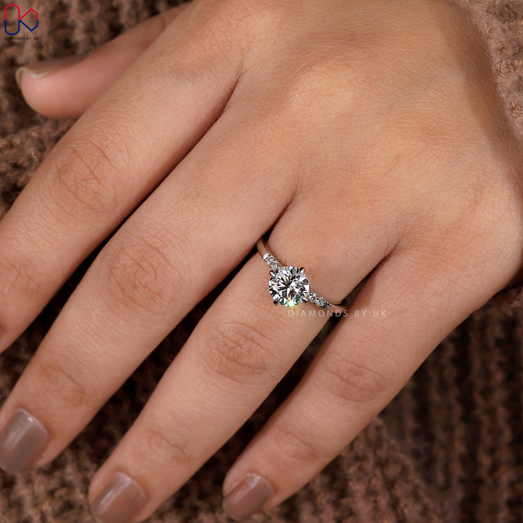 
Four prong claw setting Round diamond engagement ring.
