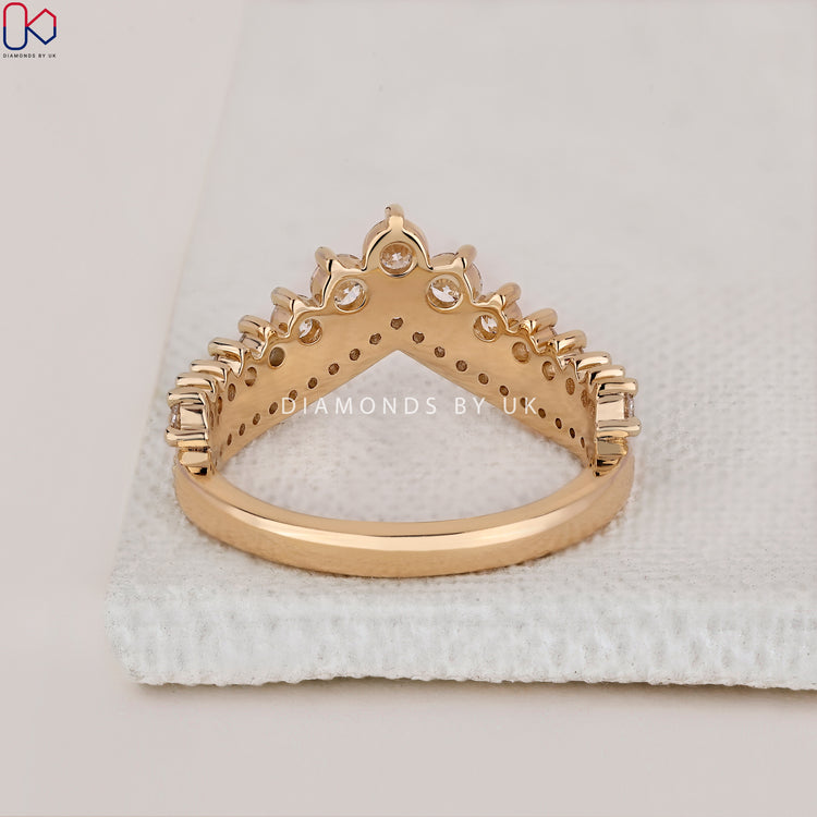 Buy diamond band online from Diamondsbyuk with chevron design.
