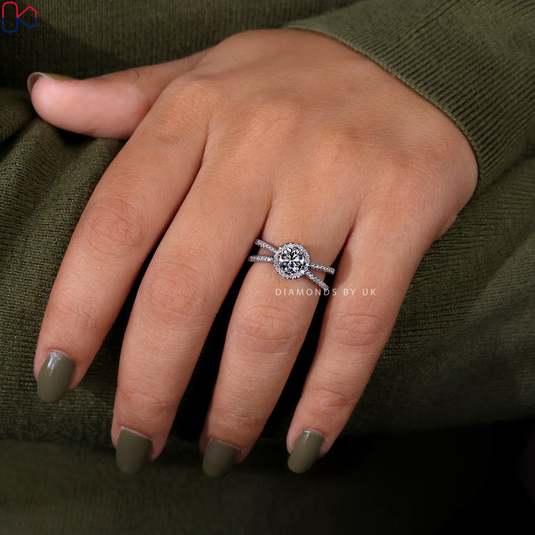 Split shank ring design with a radiant round diamond ring at the centre.