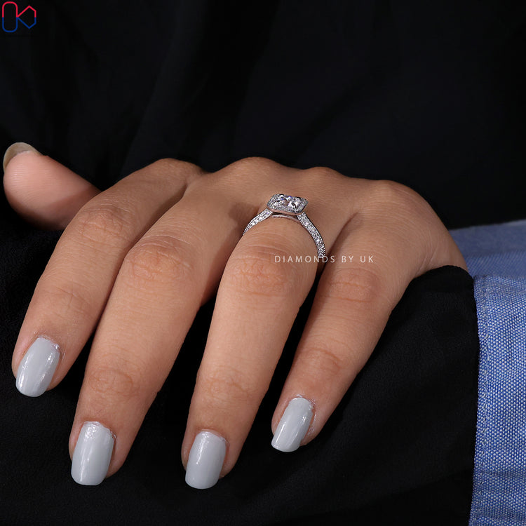 Round cut diamond ring with a brilliant sparkle and simple elegance.

