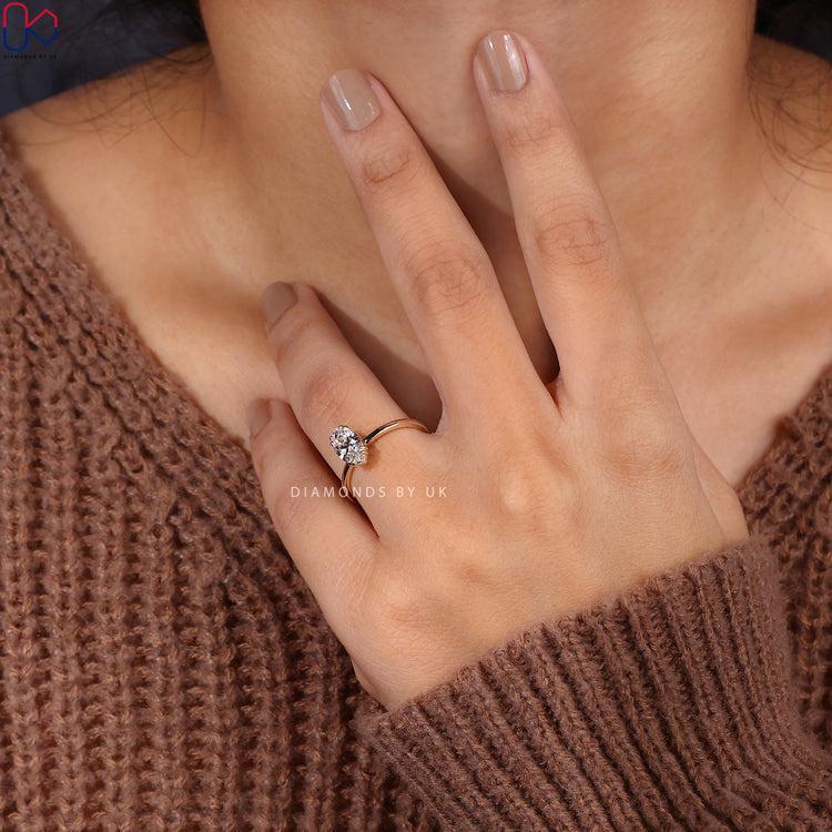 Simple gold ring perfect for an elegant and minimalistic style.