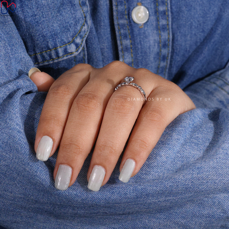 Prong setting round diamond ring with vintage-inspired design.
