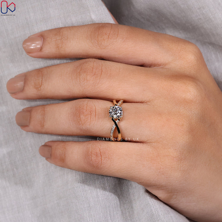 Round Diamond Twisted Engagement Ring