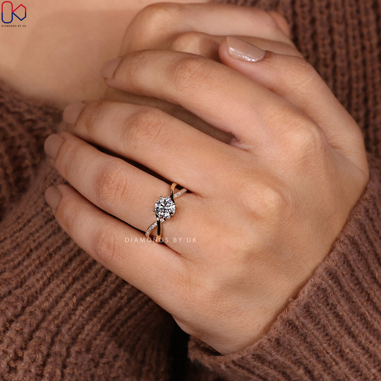 Round Diamond Twisted Engagement Ring
