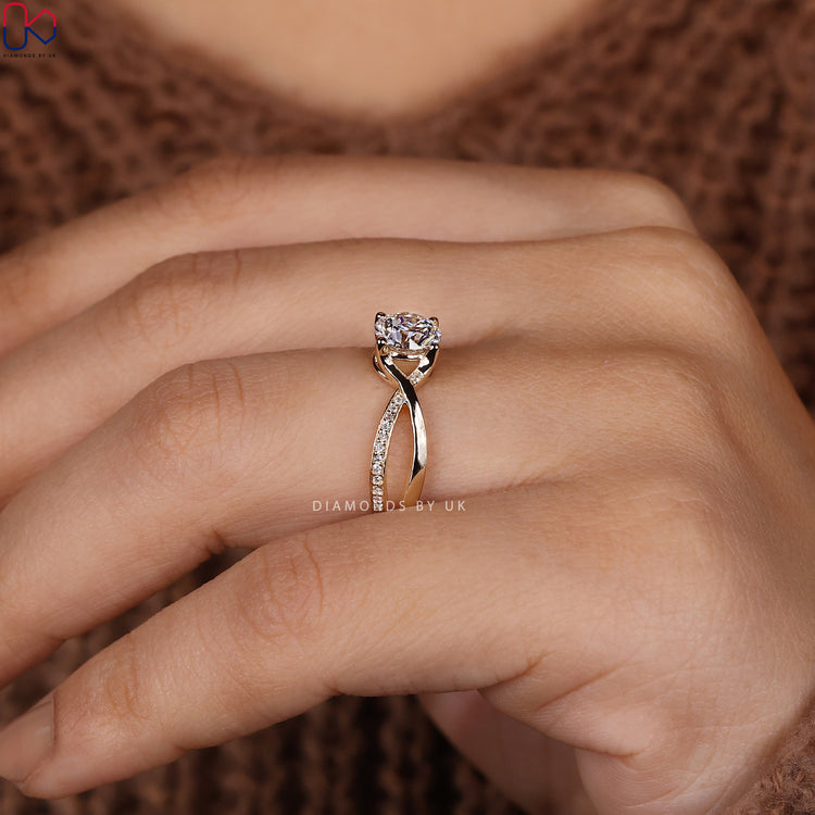 Round Diamond Twisted Engagement Ring