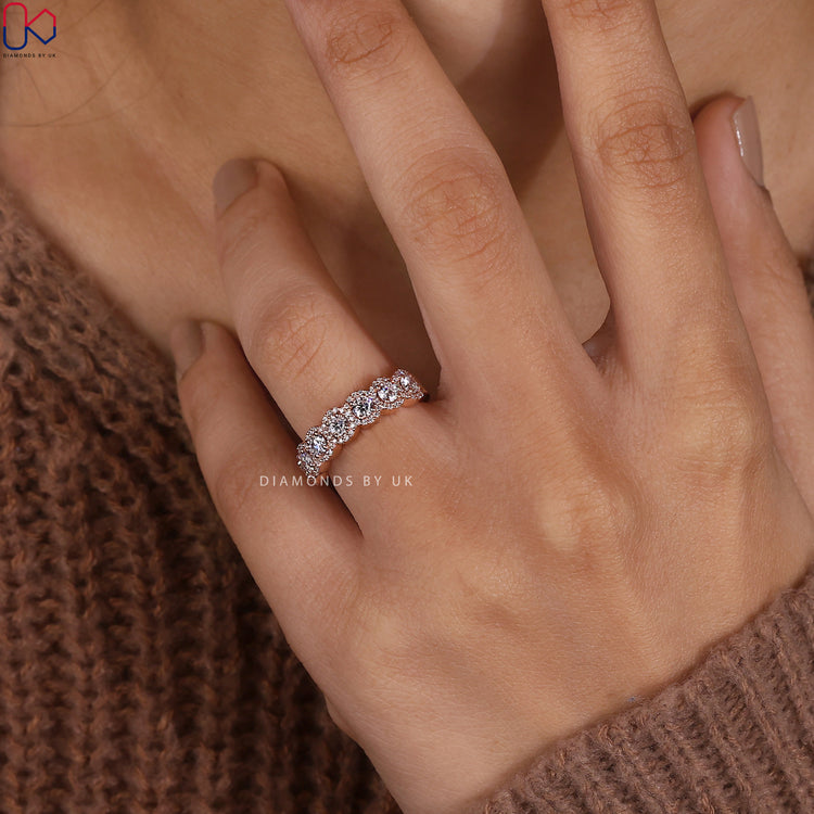 lab grown diamond placed in Custom Wedding Band
