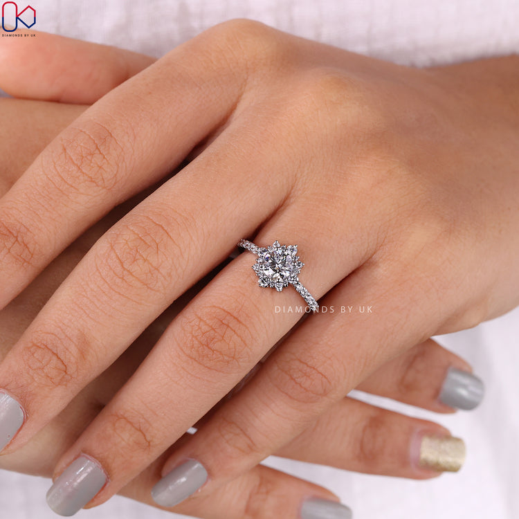 Handmade ring with exquisite craftsmanship and dazzling diamond setting.

