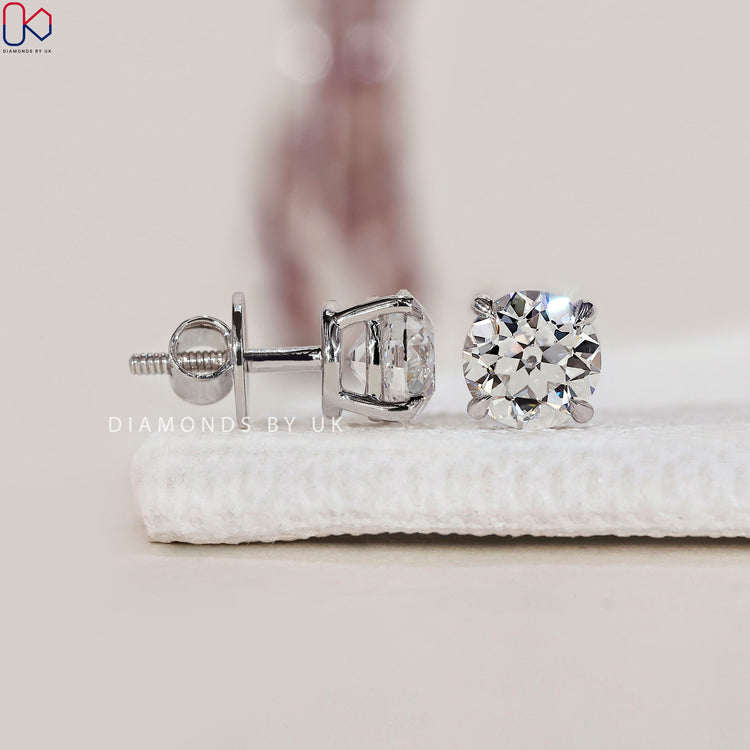 White gold earrings that add a touch of sophistication.
