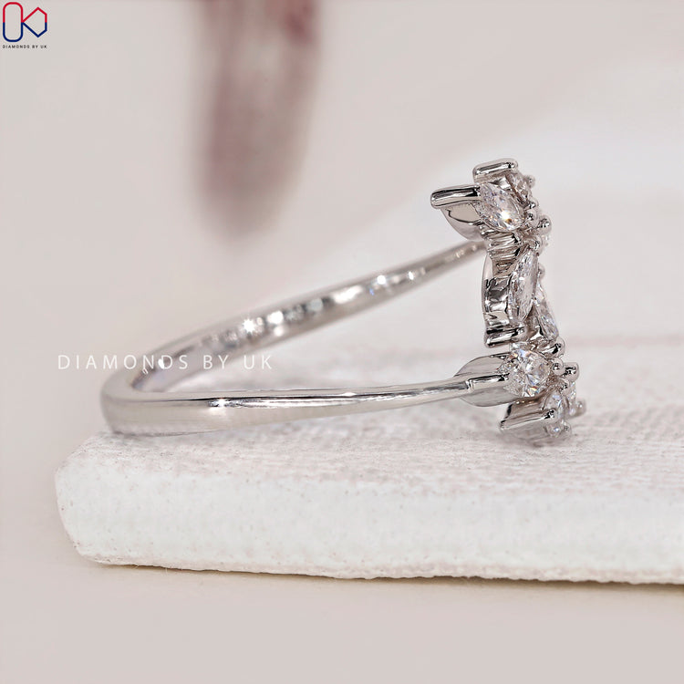 Diamondsbyuk Ring with Prong Setting and White Gold.
