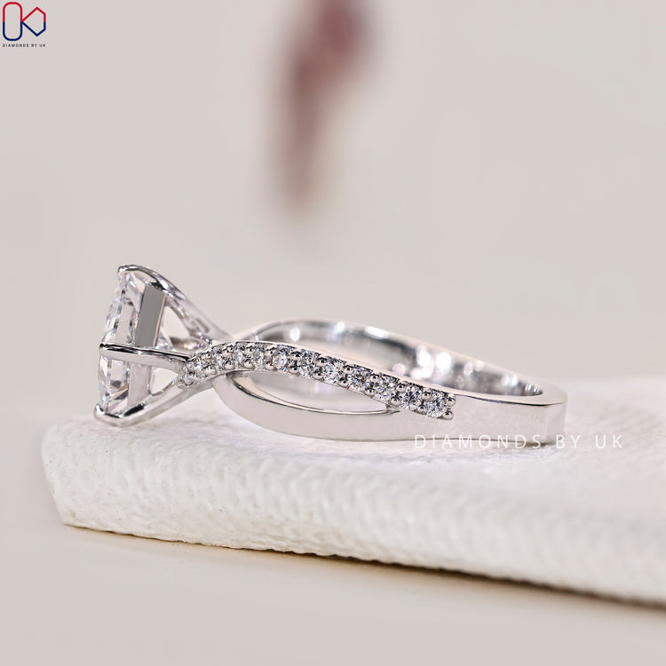 Lab Grown Diamond engagement ring for a sustainable choice.
