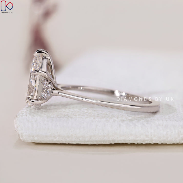 Elegant Pear Shaped Diamond Ring for brides.
