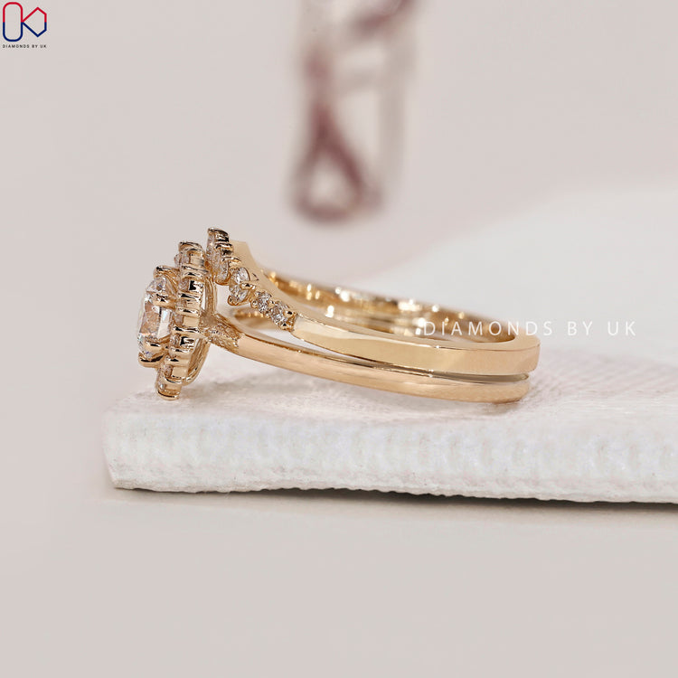 Bridal jewellery sets UK with prong setting and round diamond.
