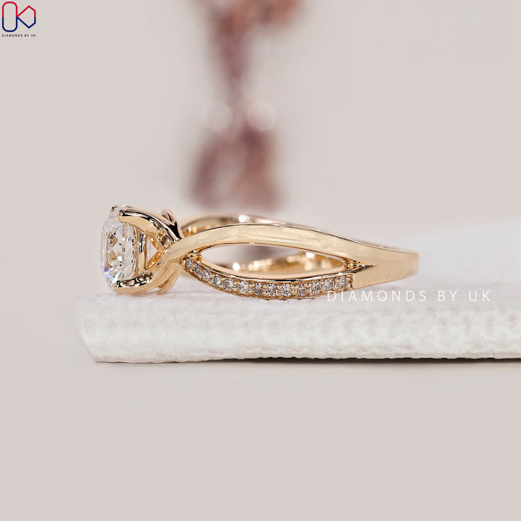 Round Diamond Twisted Engagement Ring