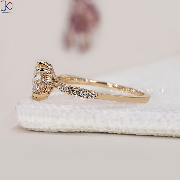6-prong setting for a secure and elegant diamond ring.
