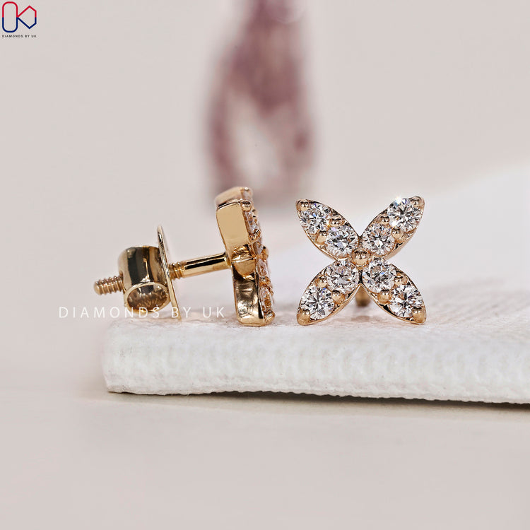 Buy diamond earrings for a brilliant and sophisticated style.
