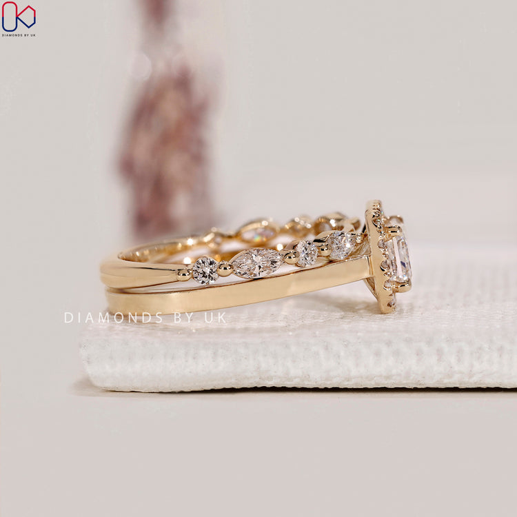 4 prong setting ring holding a square or rectangular diamond securely.
