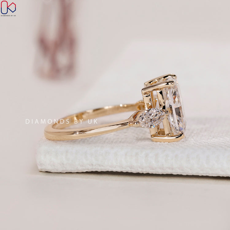 Buy engagement ring with certified quality.
