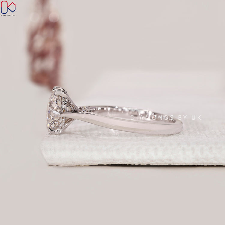 Round cut diamond ring in a timeless style.

