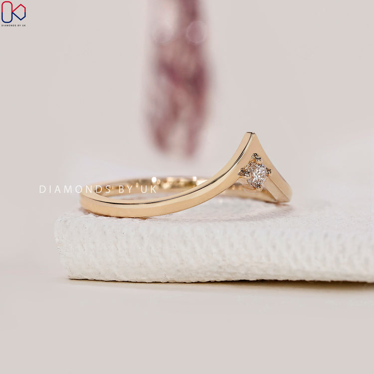 Handmade Jewellery with a chevron wedding band design, crafted with precision
