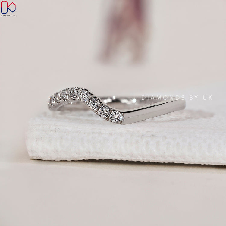 Minimalist wedding band crafted for a modern and sophisticated look.
