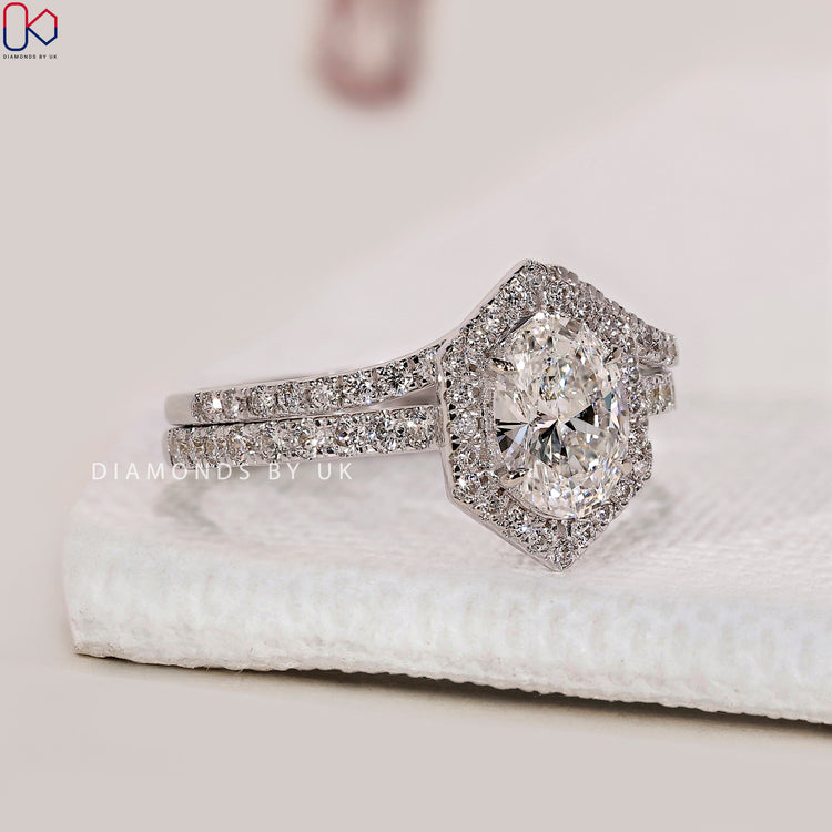 4 prong claw setting ring paired with round diamond wedding band.
