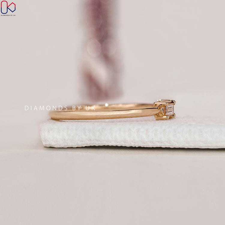Minimalist wedding band with a simple yet elegant yellow gold design.

