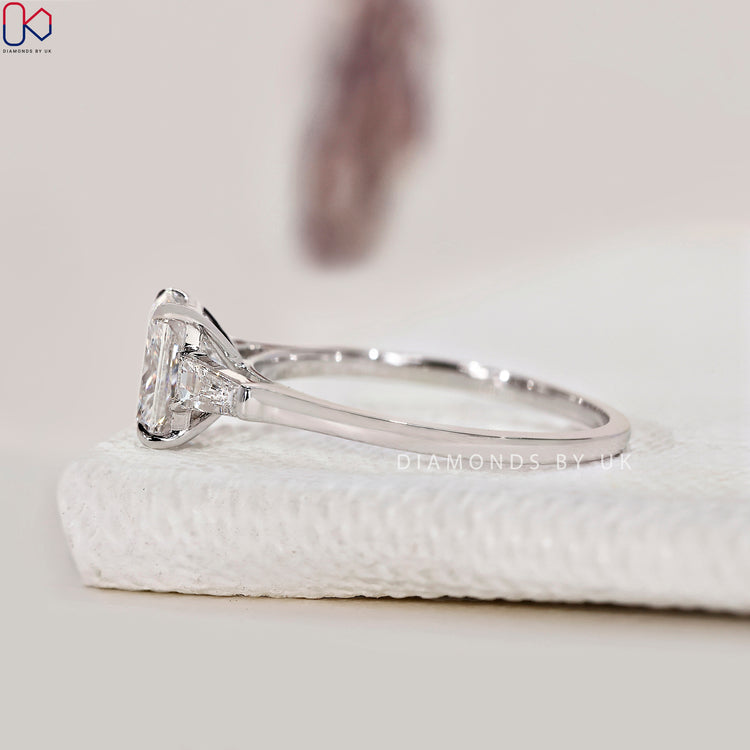 White Gold Ring with a polished finish.
