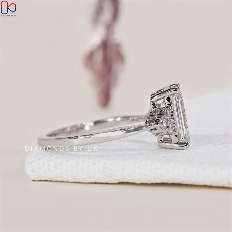IGI Certified Diamond ring with superior clarity.
