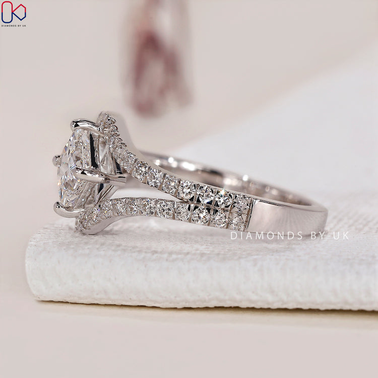 Engagement ring UK featuring a sparkling princess cut.
