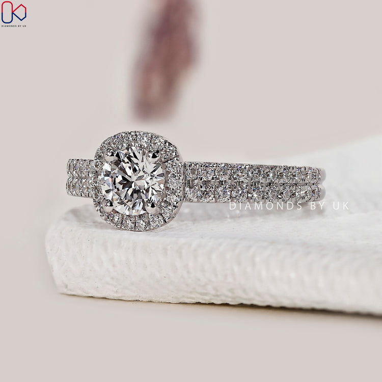 Prong setting ring showcasing a single, radiant centre diamond.
