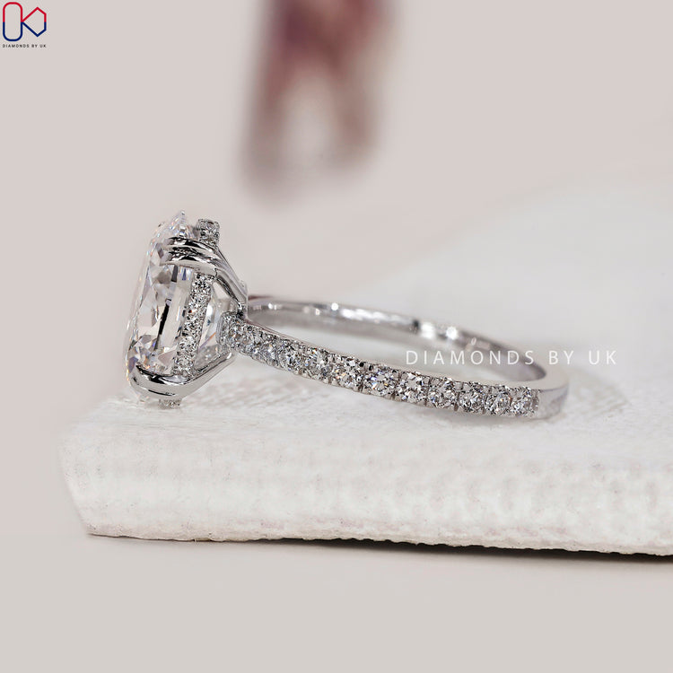 IGI certified oval cut diamond ring with Lab Grown Diamonds.
