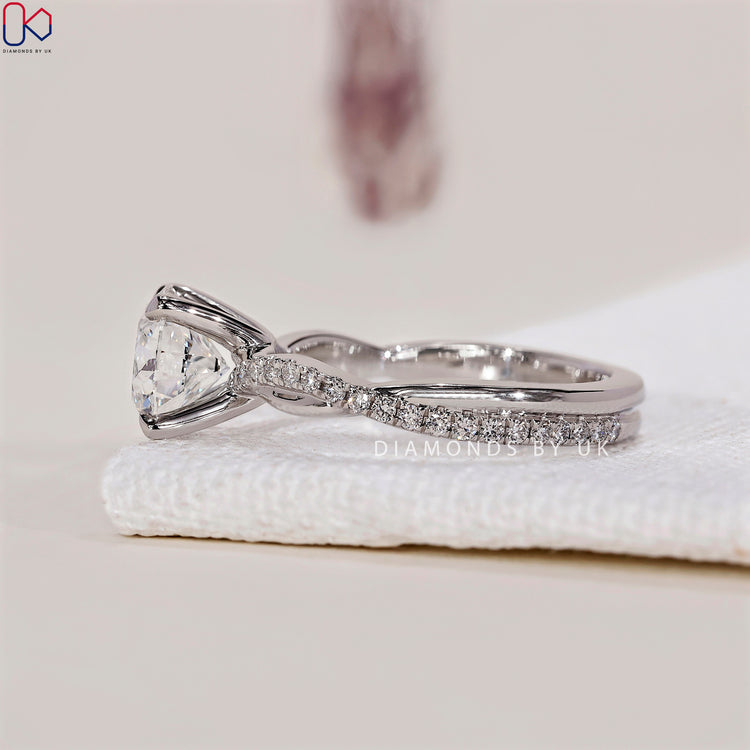 Engagement ring UK featuring a classic round diamond engagement ring design.
