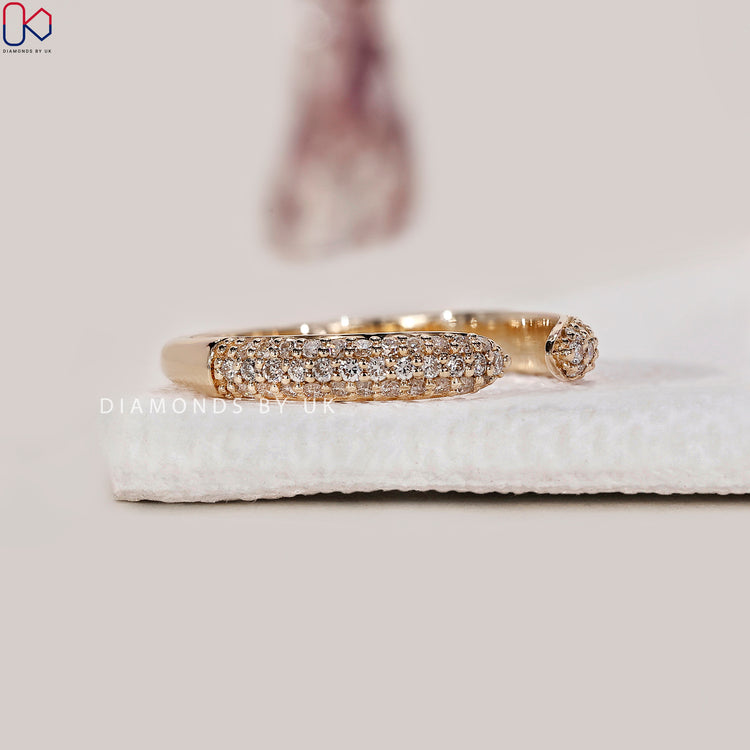 unique wedding band designed as beautiful band
