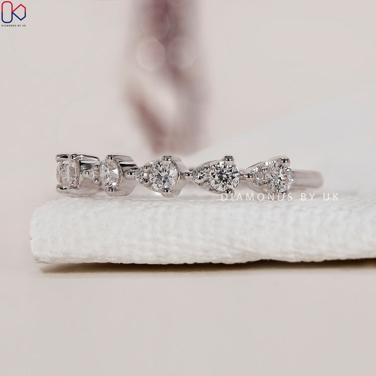 Classic Diamondsbyuk wedding band that combines style with durability and timeless appeal.