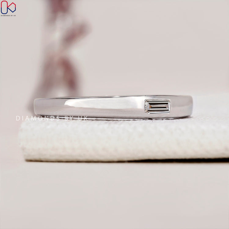 Solitaire wedding band showcasing a single diamond for a minimalist look.
