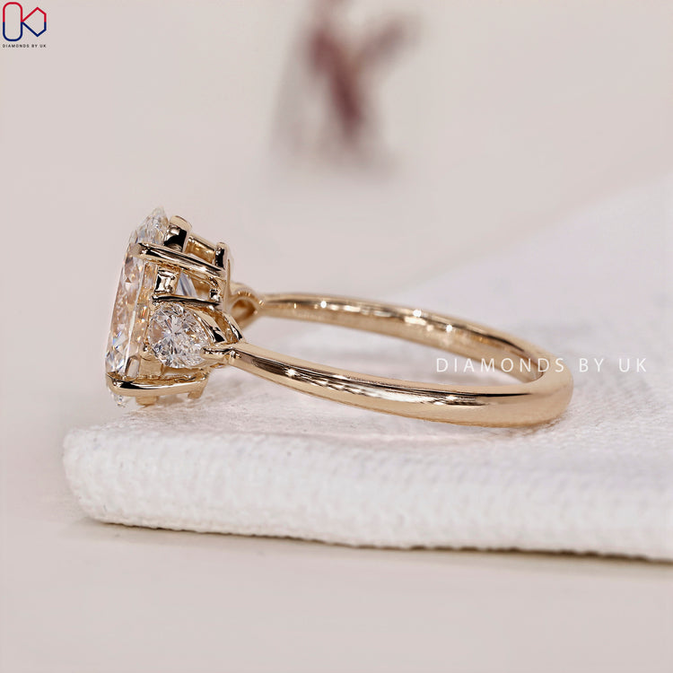 IGI certified diamond ring, guaranteed quality and sparkle.

