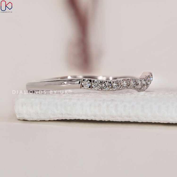 IGI certified wedding band ensuring premium quality and authenticity.