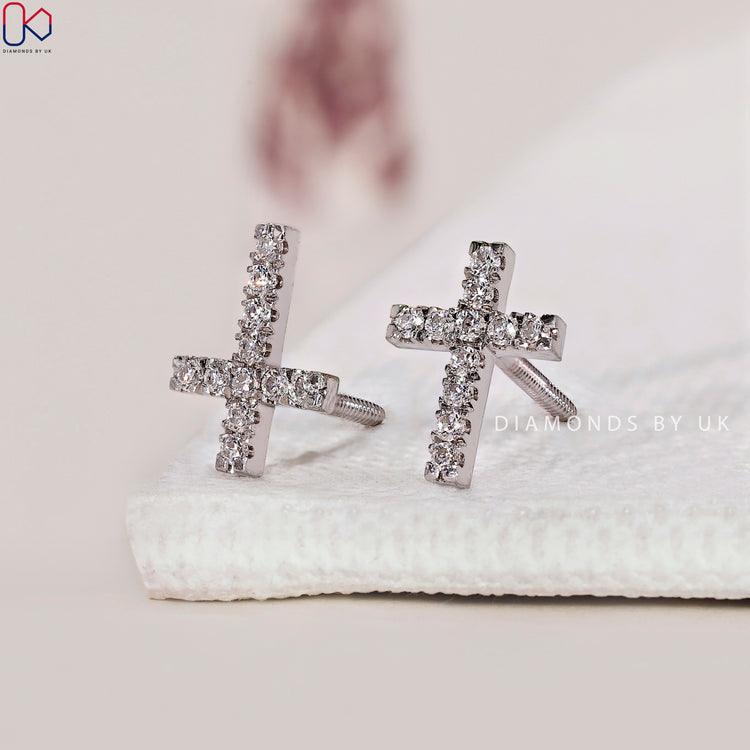 Handmade earrings crafted with precision and expert artistry.
