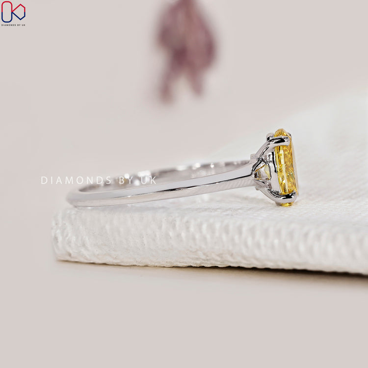 Buy engagement ring featuring a dazzling yellow diamond.
