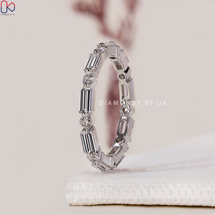 Stunning shared prong wedding band ensuring secure and brilliant diamond placement.
