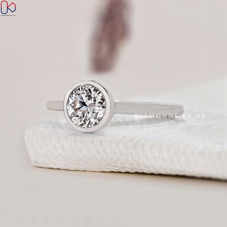 Buy engagement ring crafted to perfection with beautiful diamonds.

