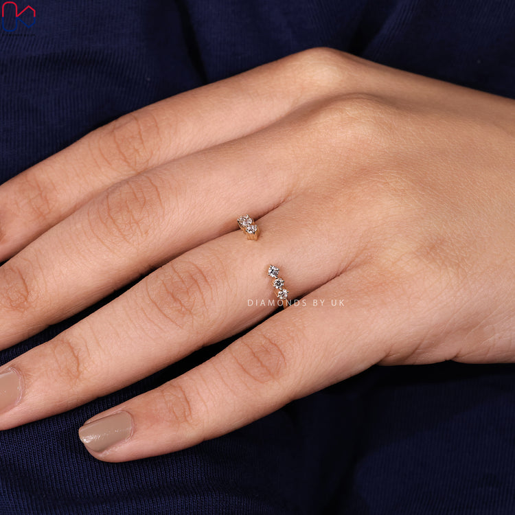 Handmade jewellery featuring a round cut diamond in yellow gold.
