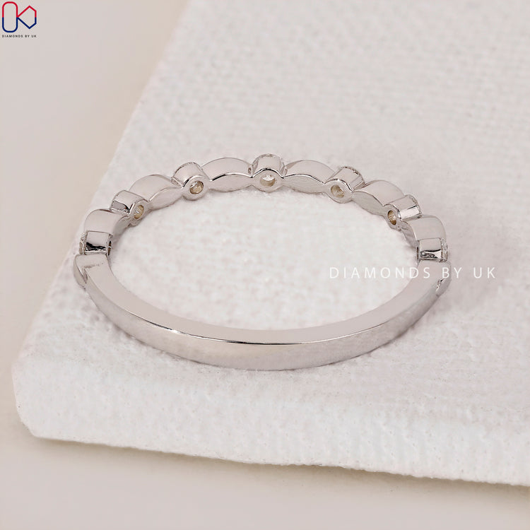 Minimalist wedding band showcasing simplicity and refined beauty.
