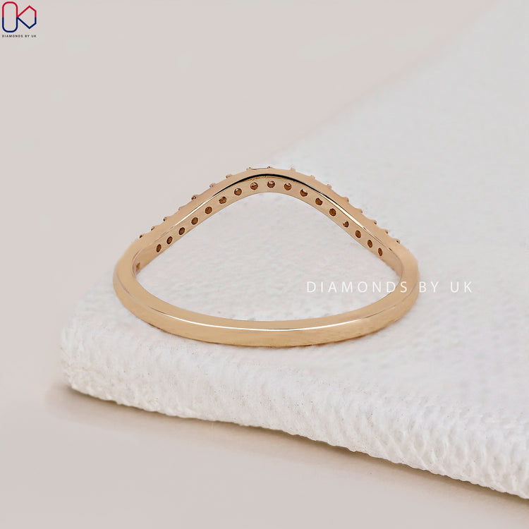 Elegant handmade jewellery band with round lab diamonds.
