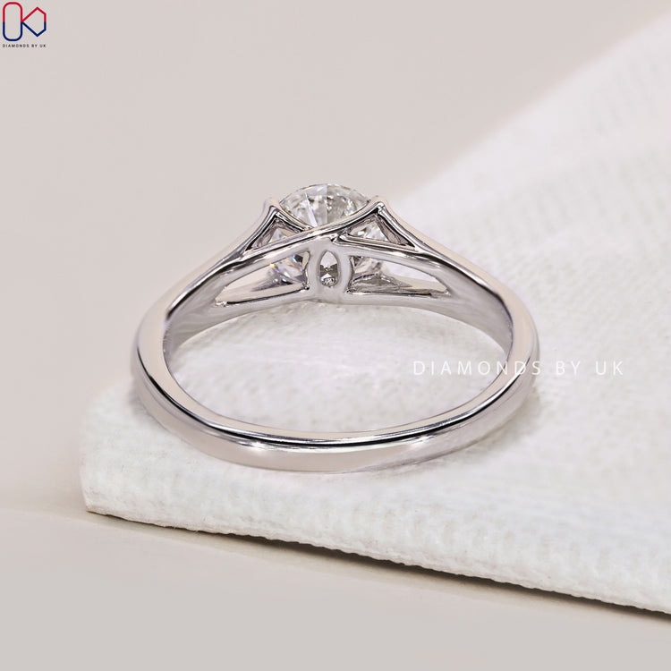 Engagement Ring UK offering elegance and style.